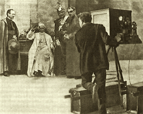 Vittorio Calcina effettua la prima ripresa di un papa (Leone XIII), 1896