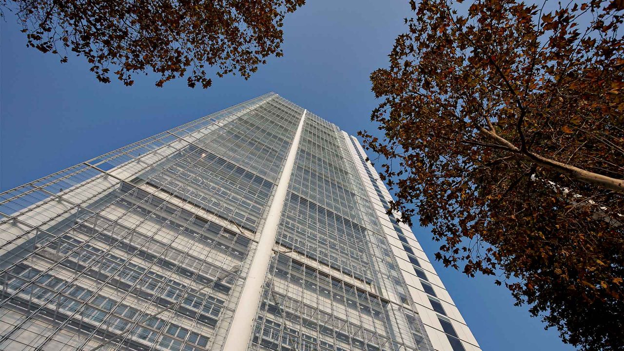 Inaugurato nel 2015 e progettato da Renzo Piano, ospita la sede direzionale del gruppo bancario