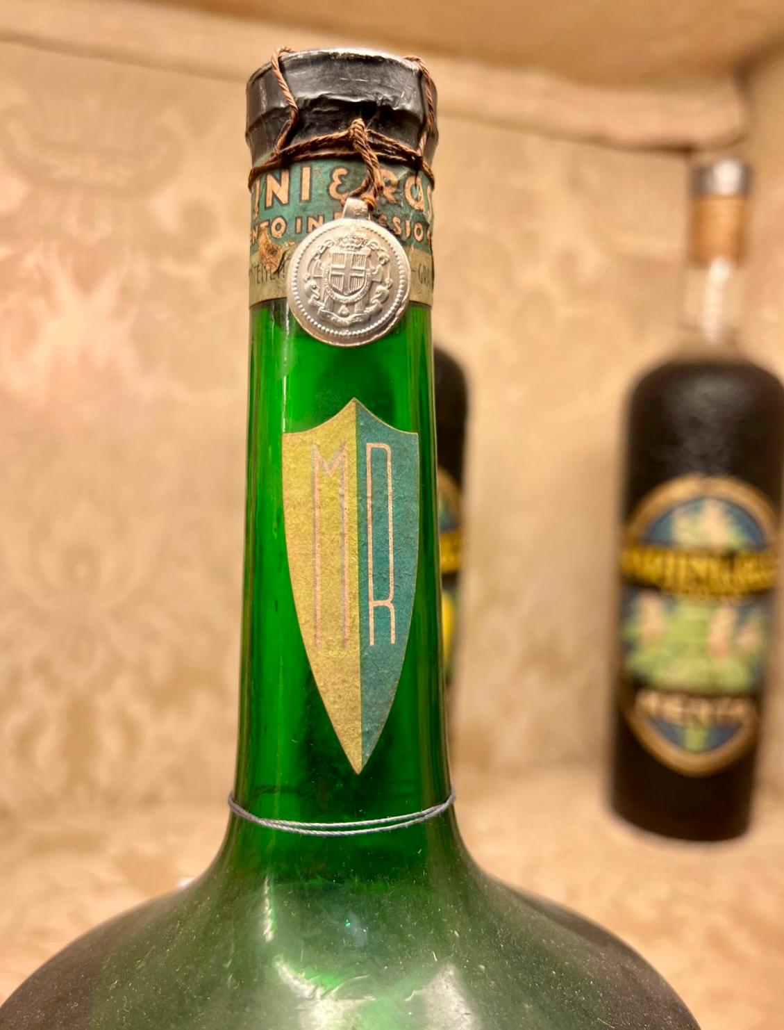 Presso lo stabilimento Martini & Rossi di Pessione (Torino) è stata condotta una sperimentazione su circa 8.000 bottiglie per testare un nuovo modello di contrassegno di Stato destinato ai prodotti alcolici soggetti ad accisa