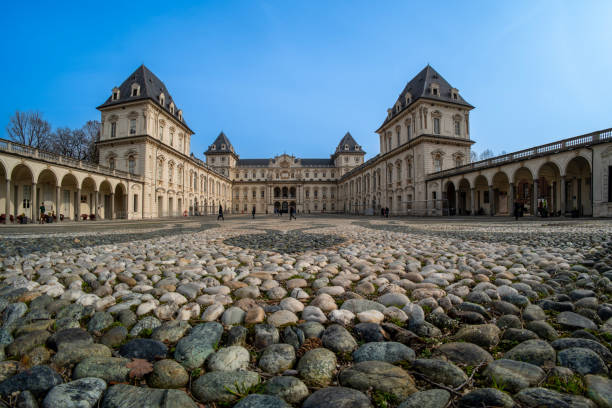 Oltre al “Principe Ranocchio”, il parco ospita il Castello del Valentino, il giardino botanico, e il Borgo Medioevale, una riproduzione storica di un villaggio del XV secolo