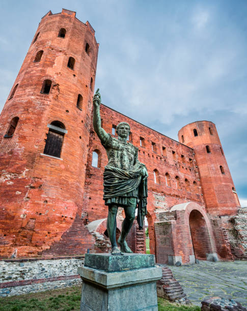 L’area, parte dell’antico insediamento romano di Julia Augusta Taurinorum, conserva infatti testimonianze materiali che risalgono a oltre 2.000 anni fa