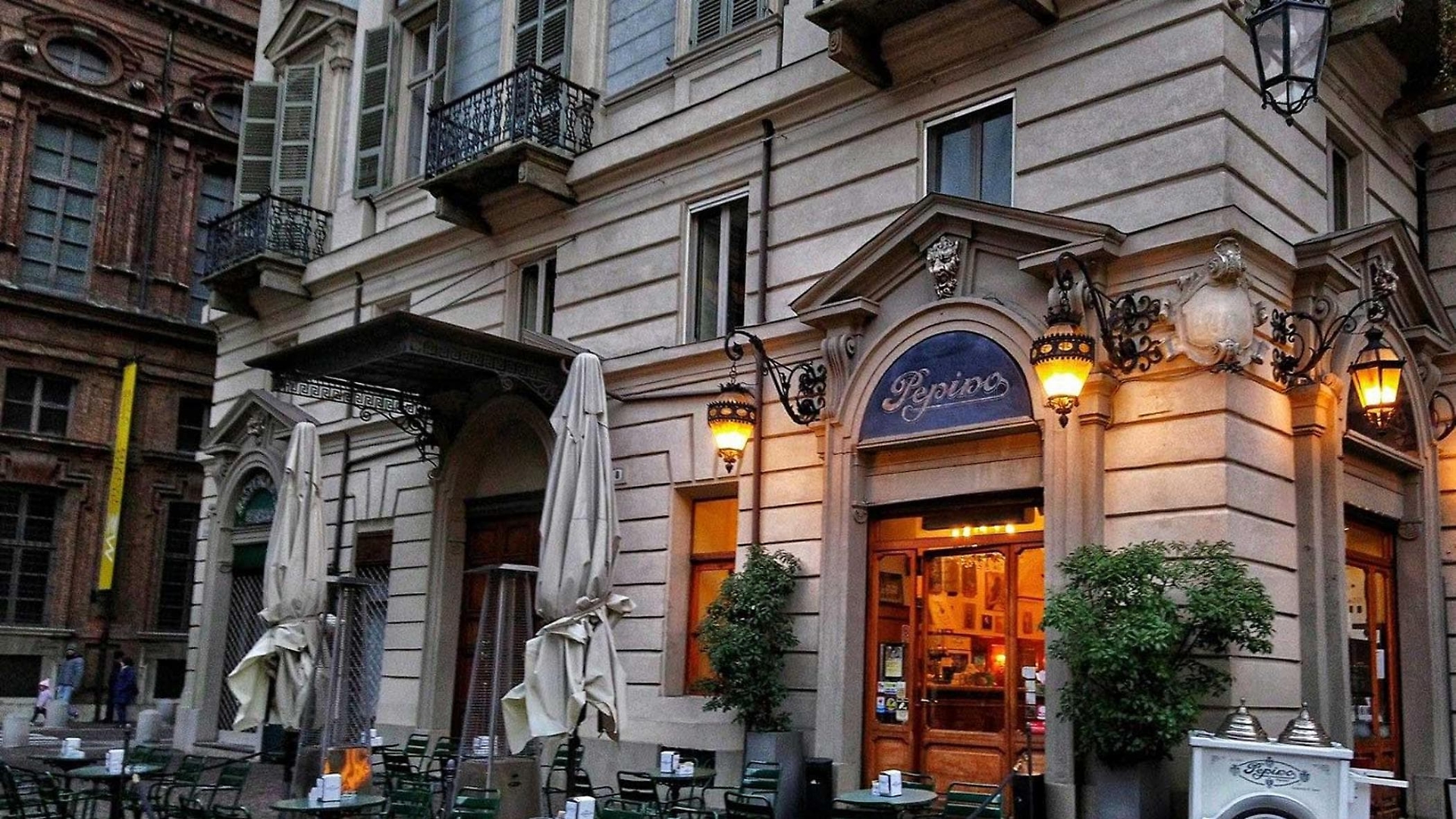 La gelateria fu fondata nel 1884 e oggi si trova in piazza Carignano, sede stabile dal 1929