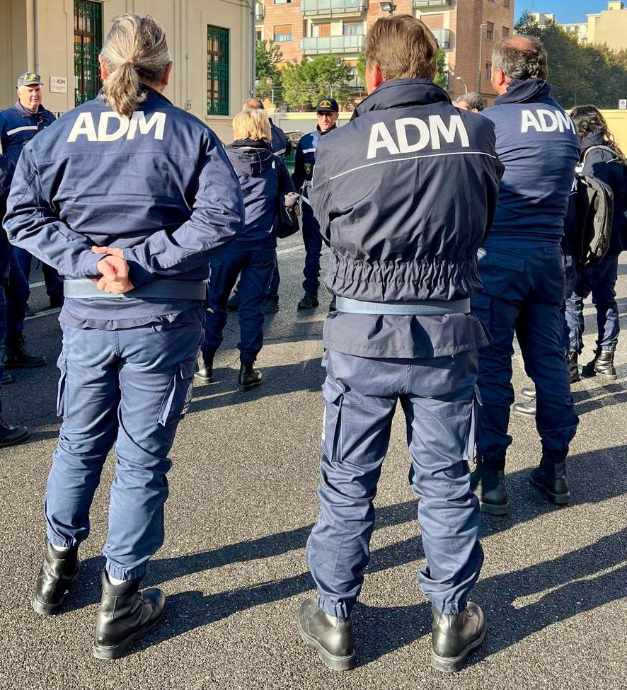 All’interno sono stati individuati sette apparecchi da gioco installati irregolarmente, non collegati alla rete telematica dell’Agenzia delle Dogane e dei Monopoli e privi delle autorizzazioni previste